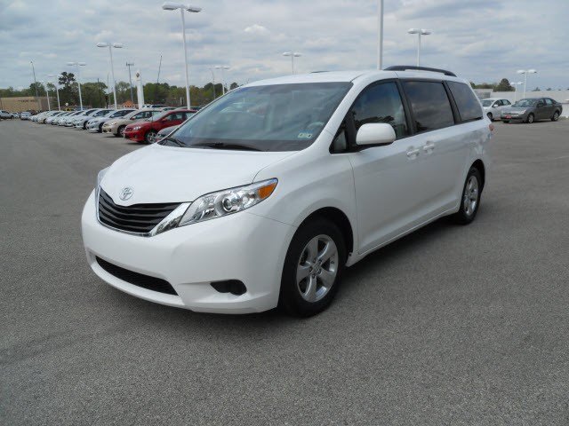 Toyota Sienna 2012 photo 4