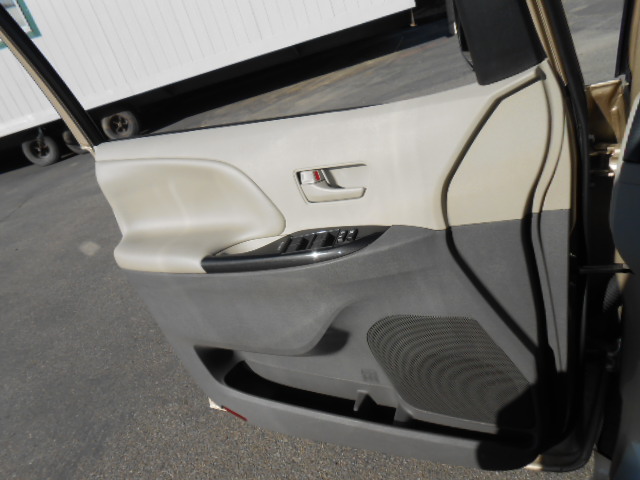 Toyota Sienna 2012 photo 1