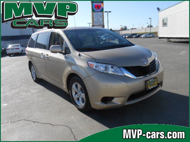 Toyota Sienna 2012 photo 2