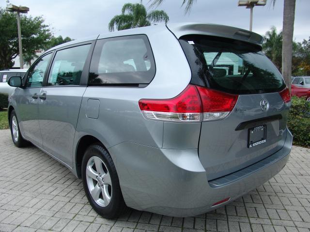 Toyota Sienna SLE --z71 Pkg Unspecified