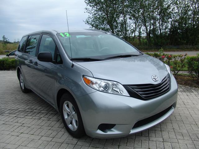 Toyota Sienna 2012 photo 5
