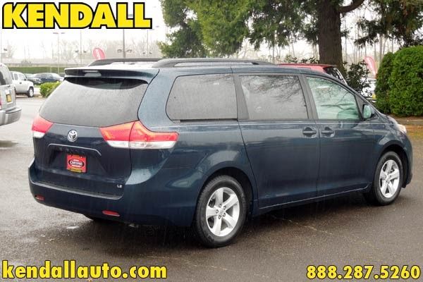 Toyota Sienna 2012 photo 4