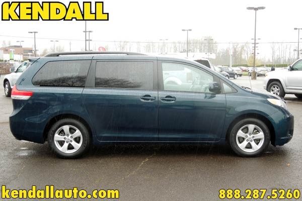 Toyota Sienna 2012 photo 5