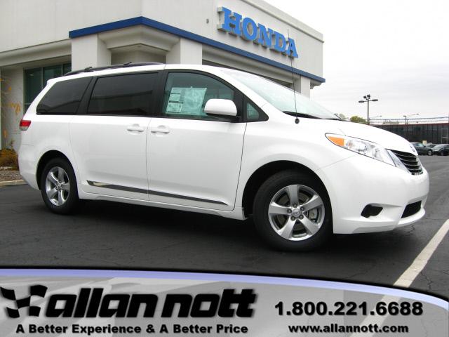 Toyota Sienna Eddie Bauer 5.4L 4WD MiniVan