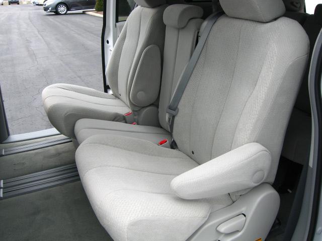 Toyota Sienna 2012 photo 5