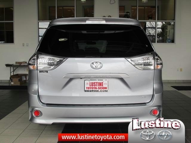 Toyota Sienna 2012 photo 1