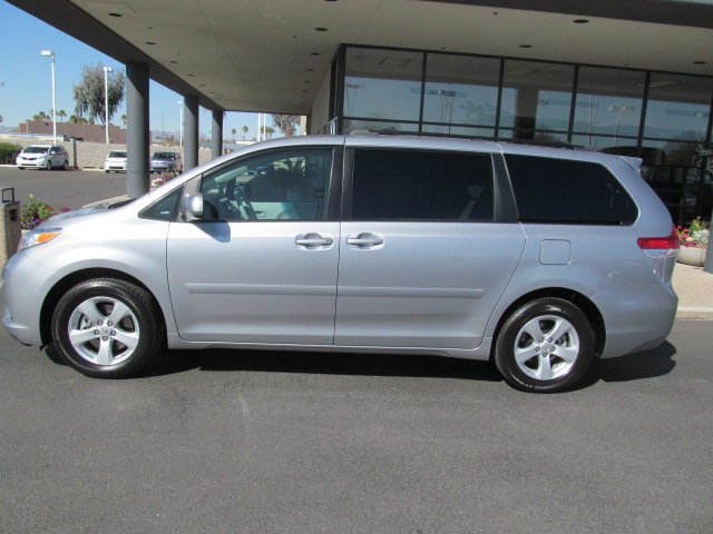 Toyota Sienna SLE --z71 Pkg Unspecified