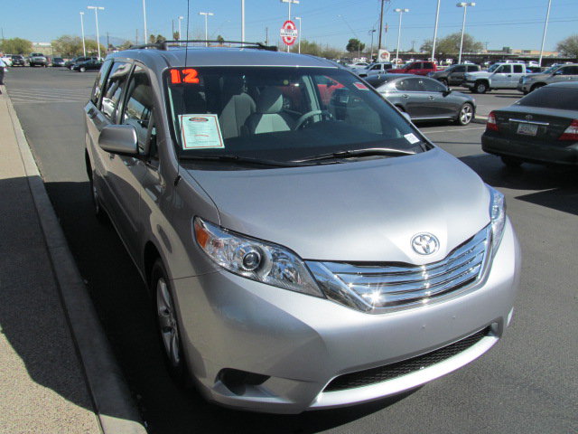 Toyota Sienna 2012 photo 5