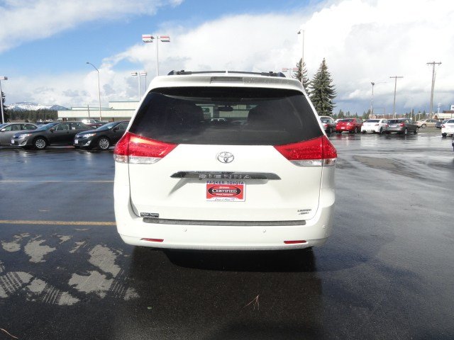 Toyota Sienna 2012 photo 2