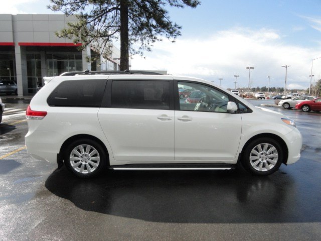 Toyota Sienna 2012 photo 4