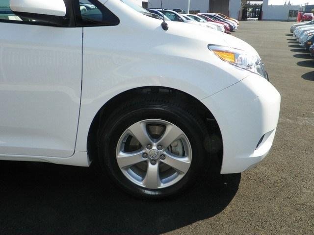 Toyota Sienna SLE --z71 Pkg Unspecified