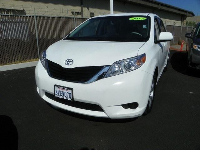 Toyota Sienna 2012 photo 3