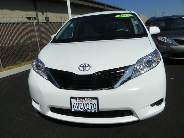 Toyota Sienna 2012 photo 4