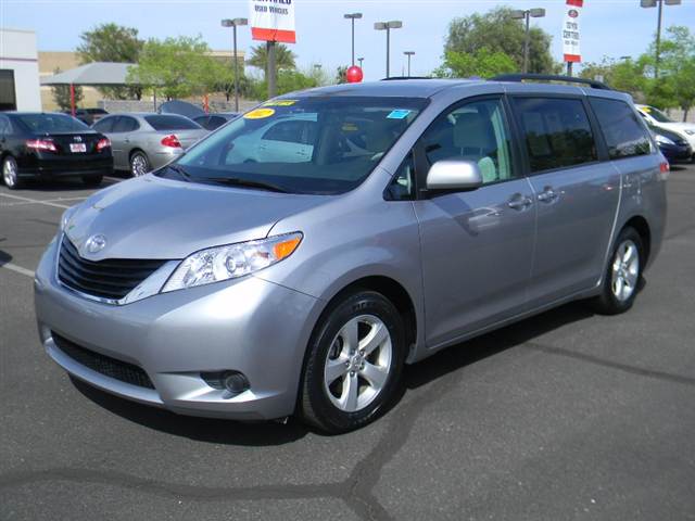Toyota Sienna SLE --z71 Pkg Unspecified