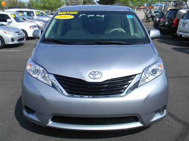 Toyota Sienna 2012 photo 5