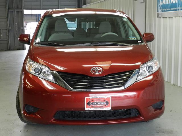 Toyota Sienna 2012 photo 1