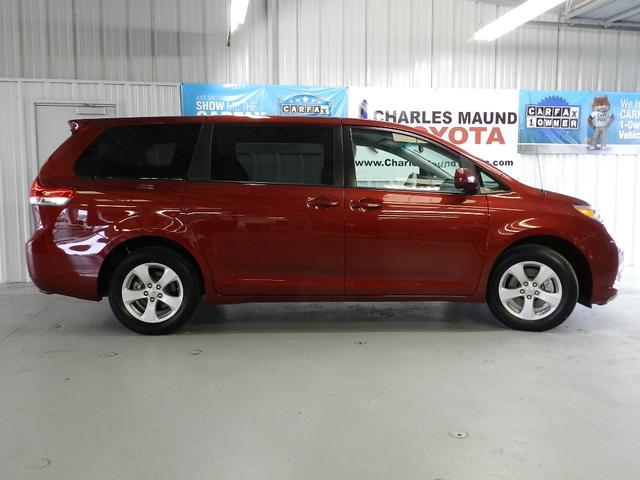 Toyota Sienna 2012 photo 2