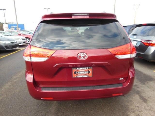 Toyota Sienna 2012 photo 4