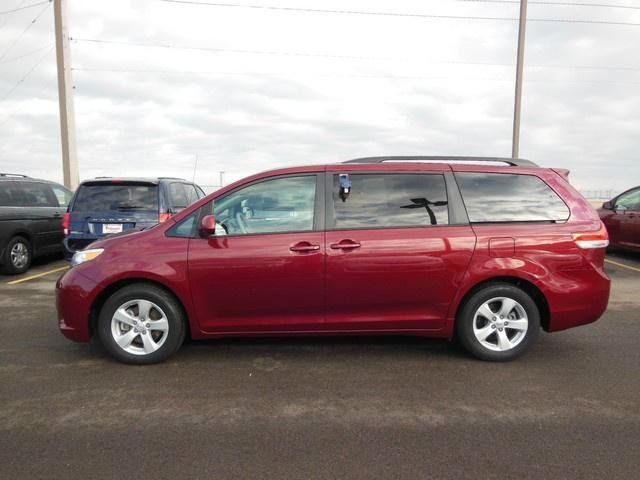 Toyota Sienna 2012 photo 5