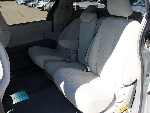 Toyota Sienna 2012 photo 1