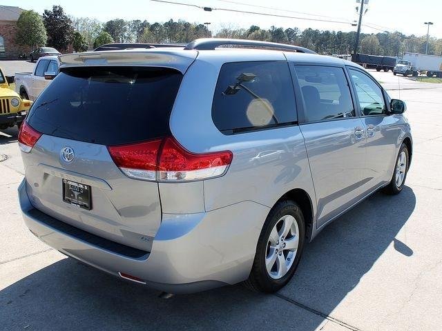 Toyota Sienna 2012 photo 5