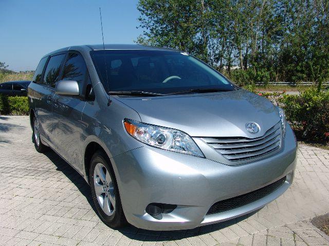 Toyota Sienna 2012 photo 4