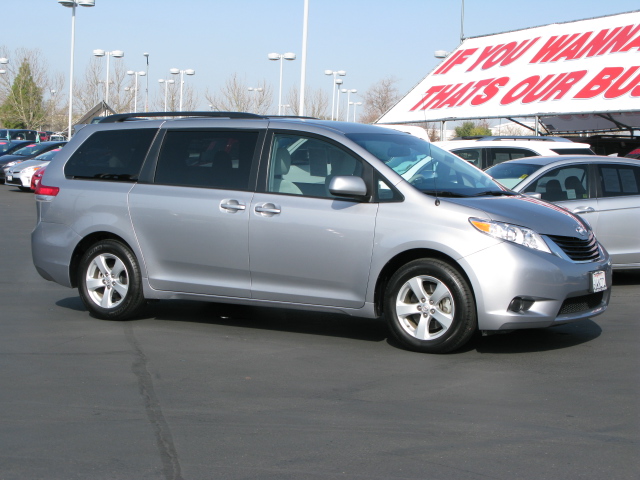 Toyota Sienna SLE --z71 Pkg Unspecified