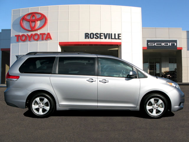Toyota Sienna 2012 photo 1