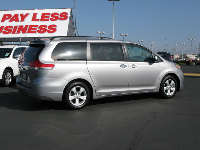 Toyota Sienna 2012 photo 5
