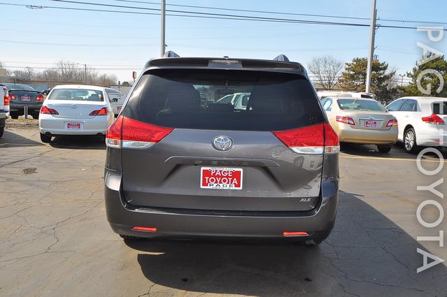 Toyota Sienna 2012 photo 4