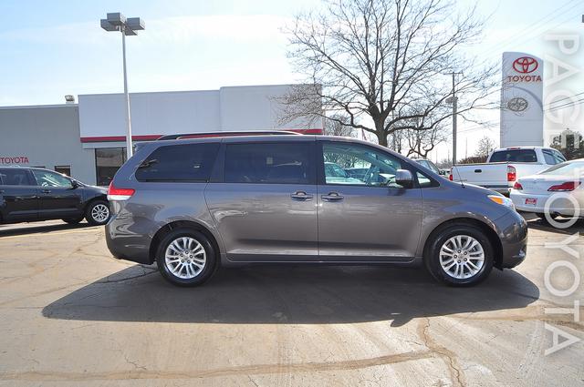 Toyota Sienna 2012 photo 5