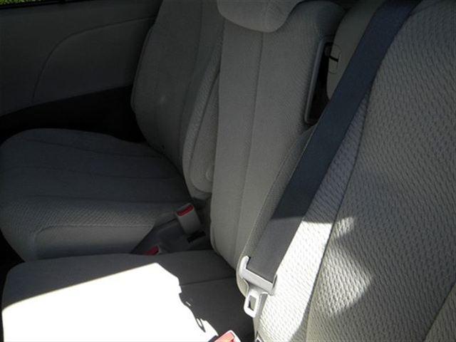 Toyota Sienna 2012 photo 5