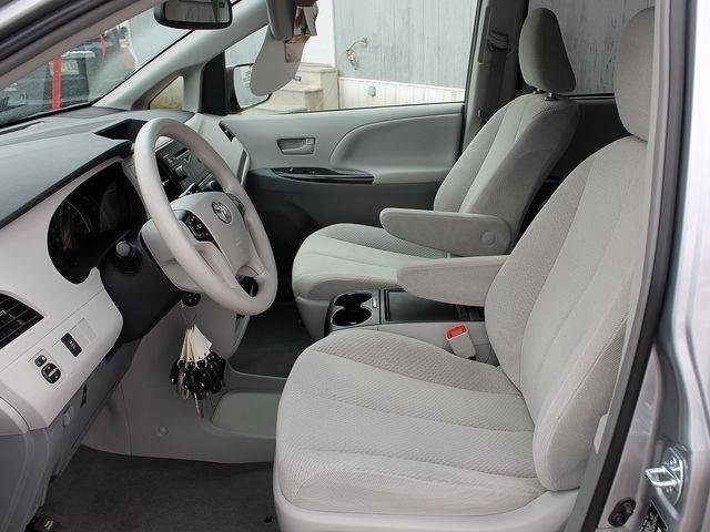 Toyota Sienna SLE --z71 Pkg Unspecified