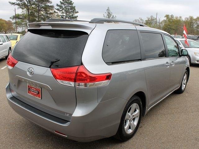 Toyota Sienna 2012 photo 1