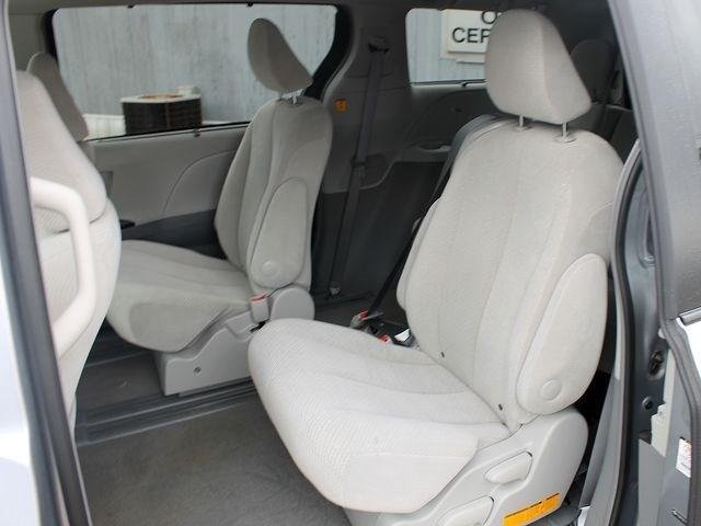 Toyota Sienna 2012 photo 4