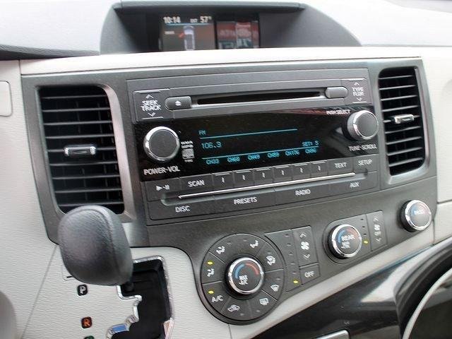 Toyota Sienna 2012 photo 5