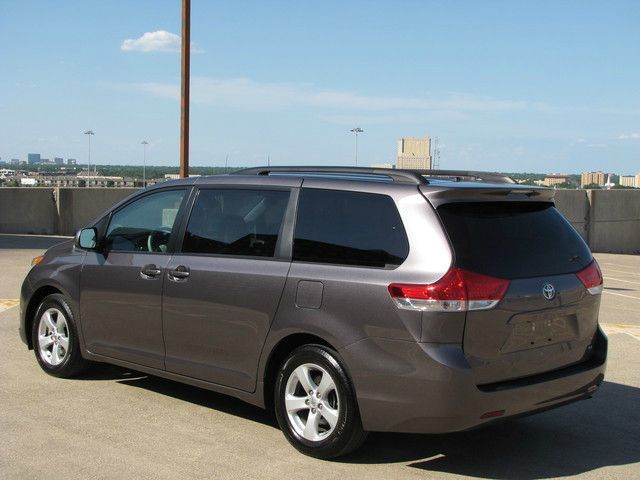 Toyota Sienna 2012 photo 22