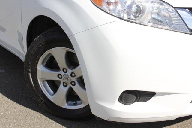 Toyota Sienna 2012 photo 5