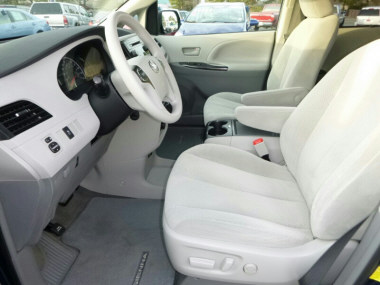 Toyota Sienna SLE --z71 Pkg Unspecified