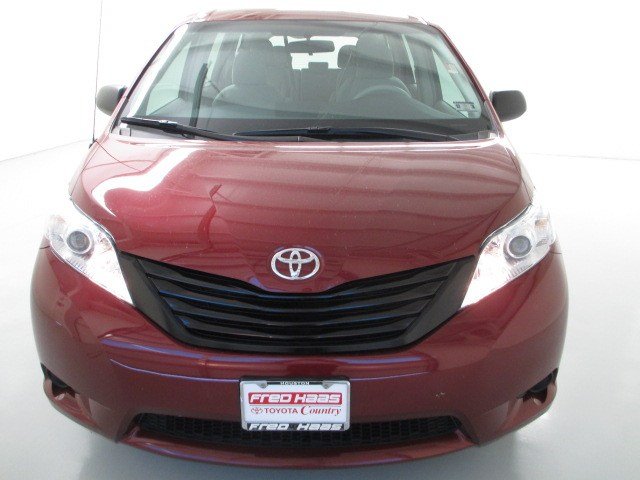 Toyota Sienna 2012 photo 3