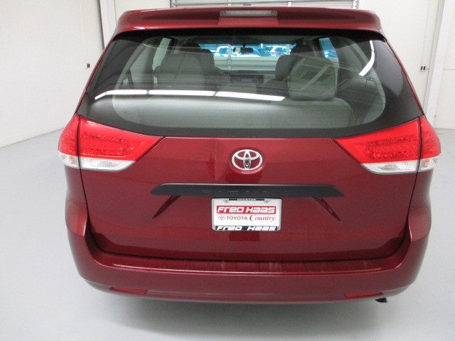Toyota Sienna 2012 photo 5