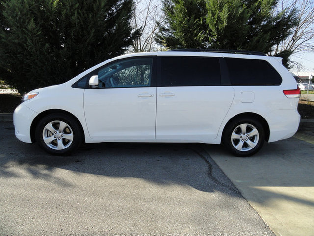 Toyota Sienna SLE --z71 Pkg Unspecified