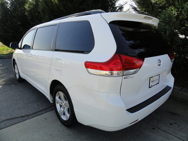 Toyota Sienna 2012 photo 4