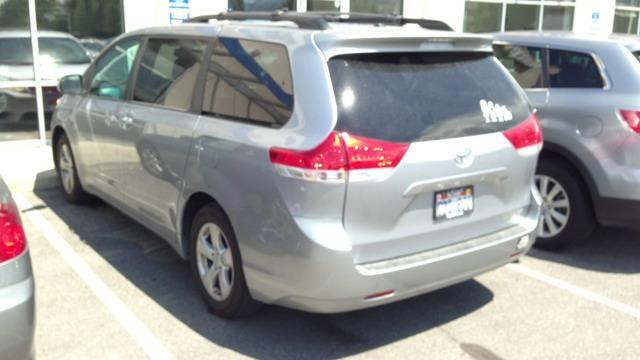 Toyota Sienna 2012 photo 3