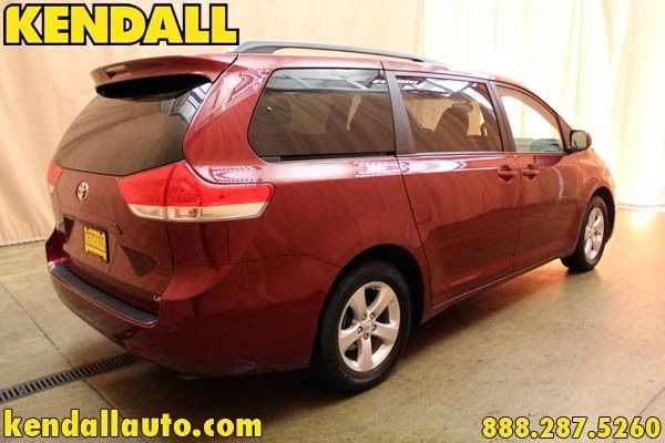 Toyota Sienna 2012 photo 1