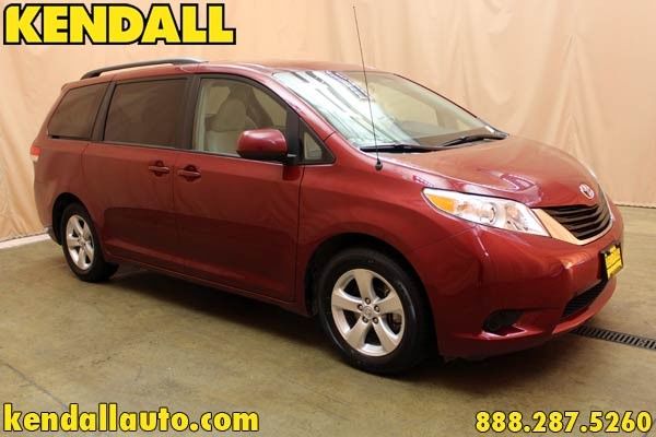 Toyota Sienna 2012 photo 2