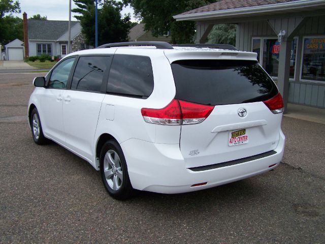 Toyota Sienna Avalanche Z-71 4x4 MiniVan