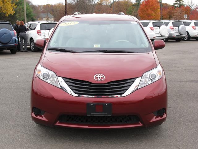 Toyota Sienna 2012 photo 1