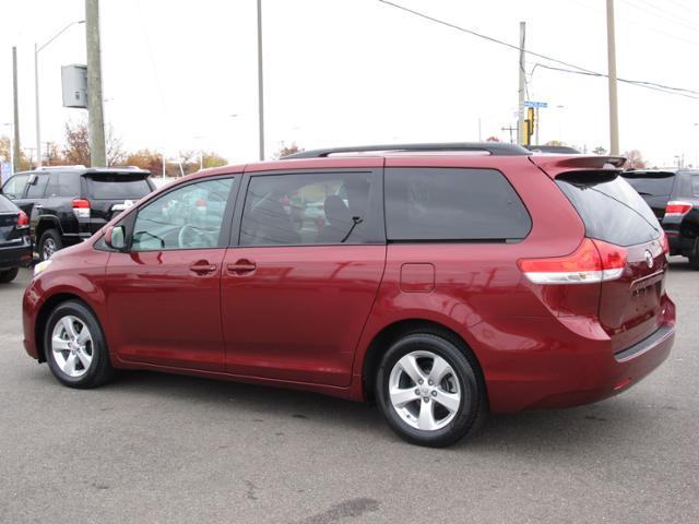 Toyota Sienna 2012 photo 4