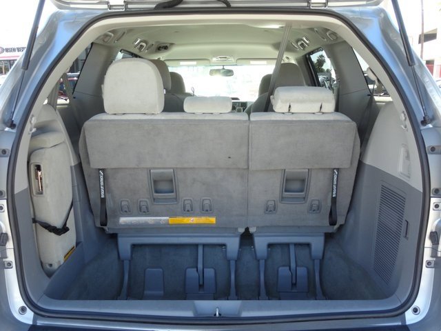 Toyota Sienna 2012 photo 3